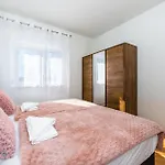 Дом отдыха 6 Bedroom Amazing In