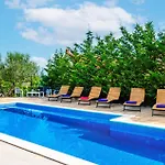 Semesterbostad 6 Bedroom Amazing In Bilice