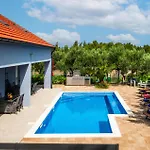 6 Bedroom Amazing In