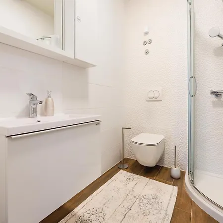 6 Bedroom Amazing In * Билице