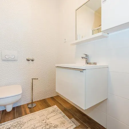 6 Bedroom Amazing In Дом отдыха Билице