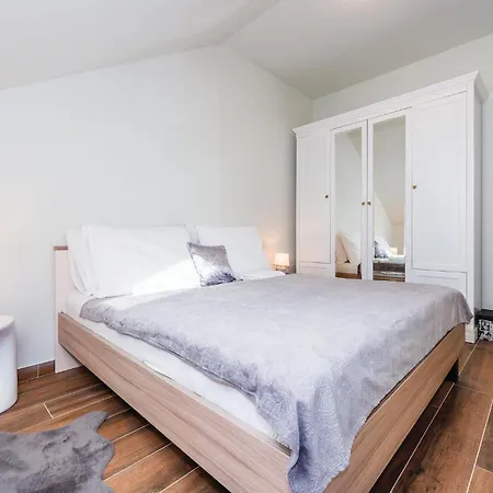 6 Bedroom Amazing In Дом отдыха