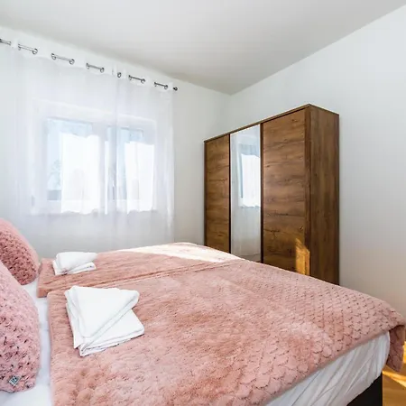 Дом отдыха 6 Bedroom Amazing In