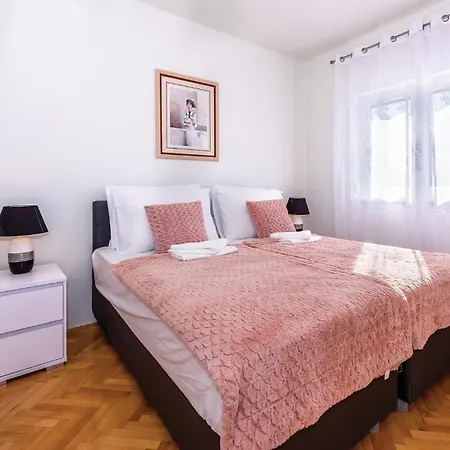 Дом отдыха 6 Bedroom Amazing In Билице