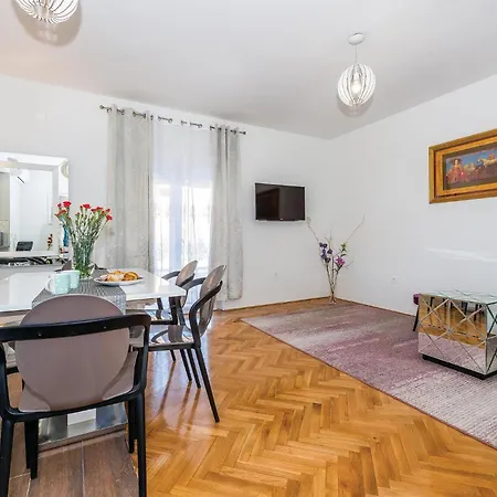 6 Bedroom Amazing In