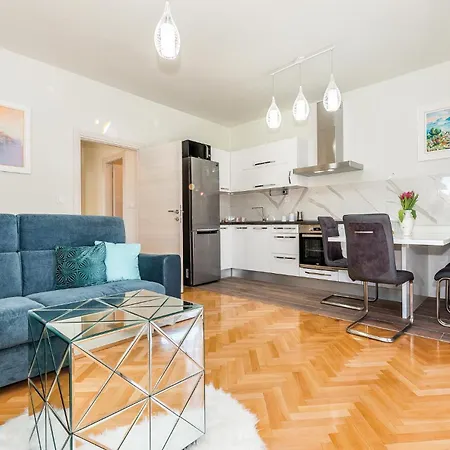 6 Bedroom Amazing In Дом отдыха *