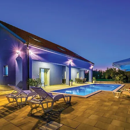 6 Bedroom Amazing In *