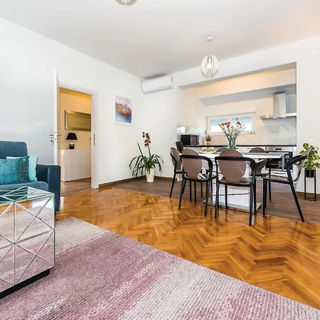 6 Bedroom Amazing In Дом отдыха *