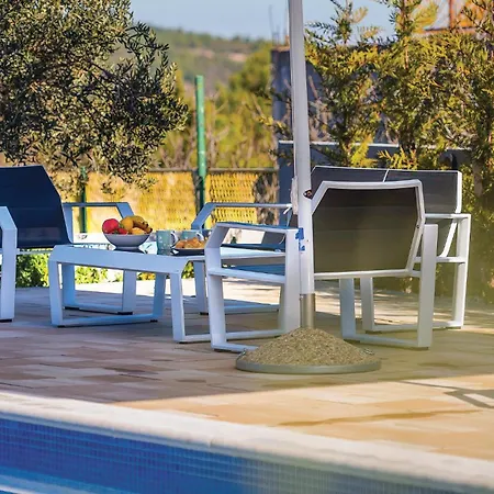 6 Bedroom Amazing In Дом отдыха *