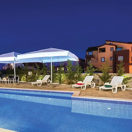 Дом отдыха 6 Bedroom Amazing In Билице