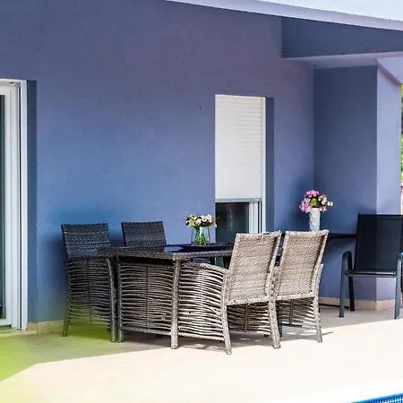 6 Bedroom Amazing In * 比利切