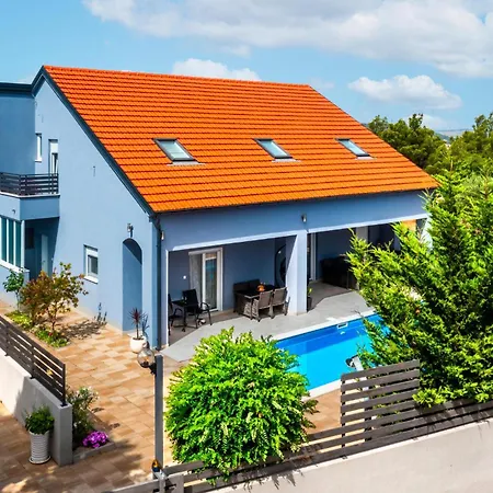 度假居 6 Bedroom Amazing In *