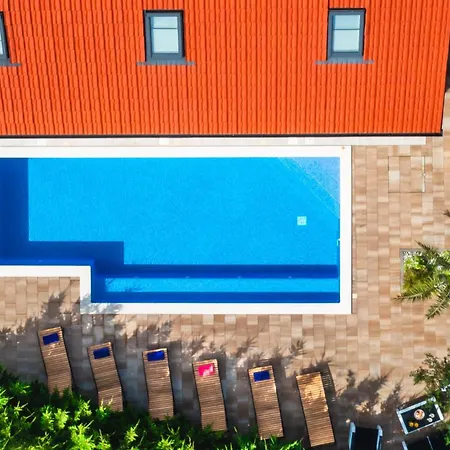 6 Bedroom Amazing In * 比利切