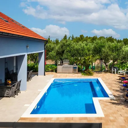 6 Bedroom Amazing In