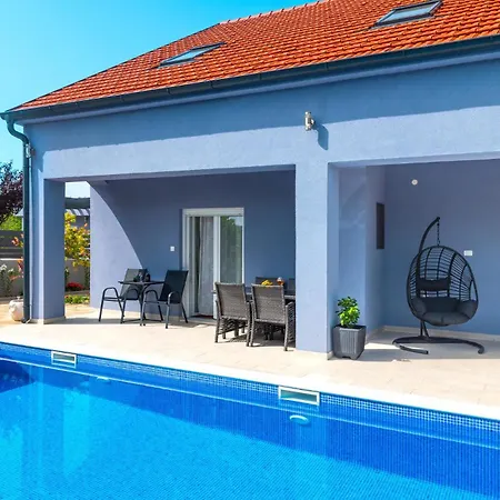 6 Bedroom Amazing In Дом отдыха