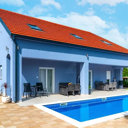 Дом отдыха 6 Bedroom Amazing In *