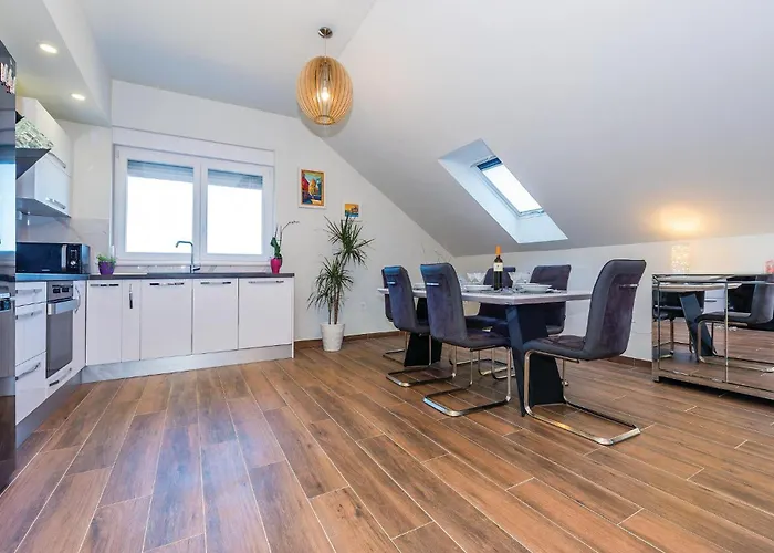 6 Bedroom Amazing In Holiday home Bilice