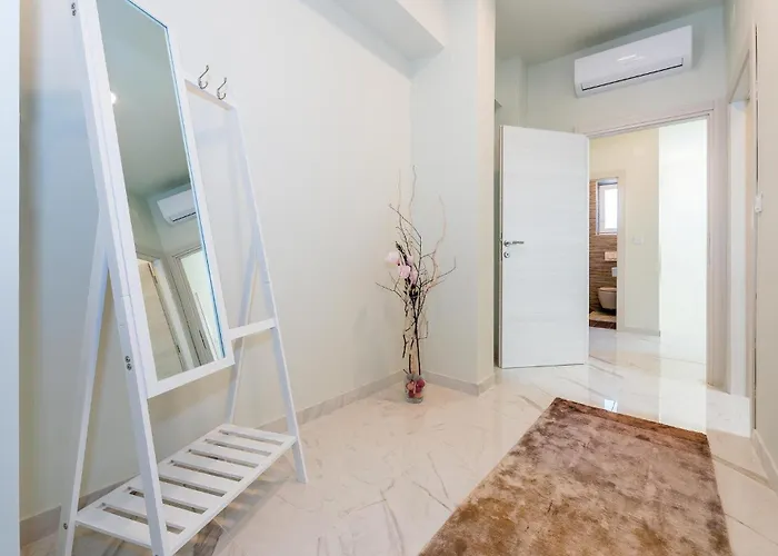 6 Bedroom Amazing In Bilice