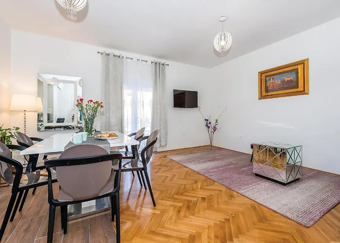 6 Bedroom Amazing In