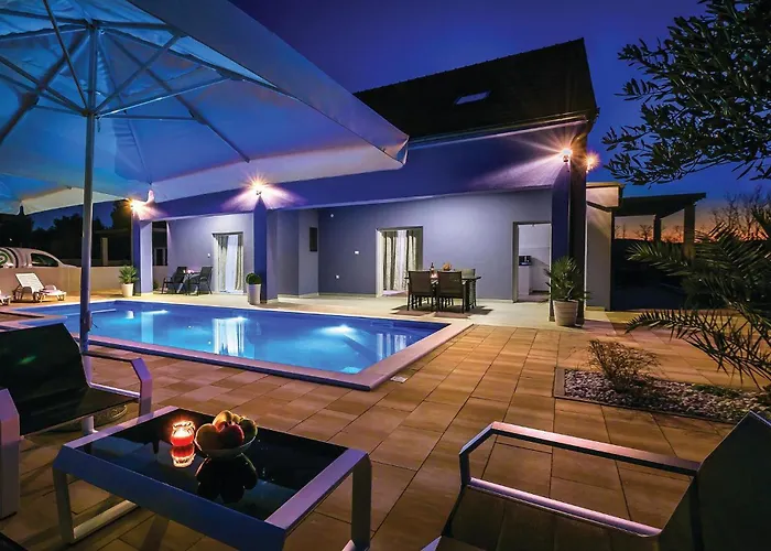 Holiday home 6 Bedroom Amazing In