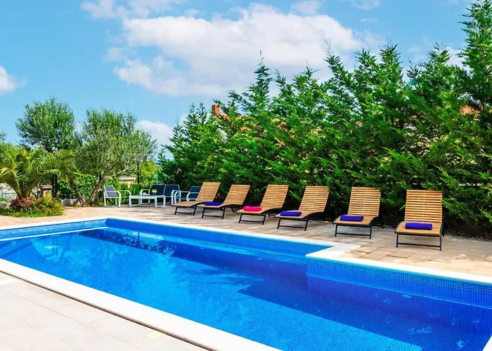 度假居 6 Bedroom Amazing In 比利切