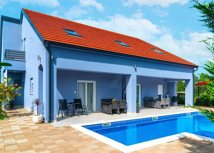 Vikendica 6 Bedroom Amazing In *