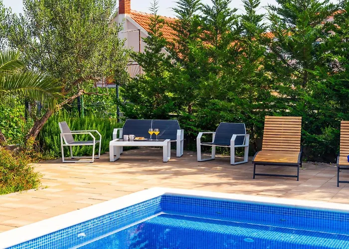 6 Bedroom Amazing In Bilice