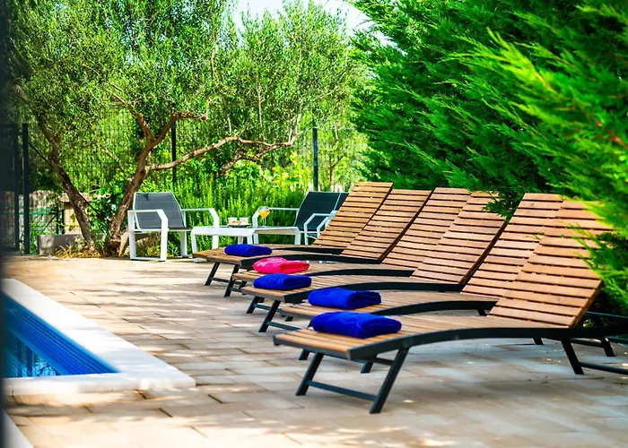 度假居 6 Bedroom Amazing In 比利切